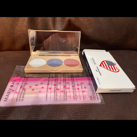 Mary Kay Brush Set and Farmasi Eyeshadow Pallet NWT - Picture 3 of 6